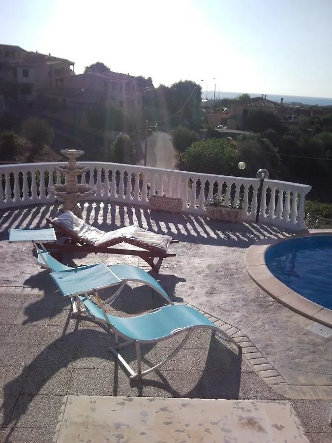 Bed and Breakfast La Finestra Sul Mare à Budoni Couette-café